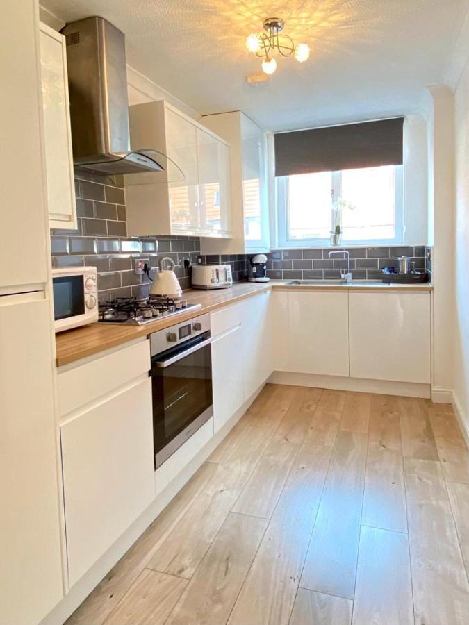 3 Bedroom - 2 Bathroom Townhouse In Corstorphine Near Murrayfield Stadium - Direct Bus To Edinburgh City Centre In 20 Minutes - Two Private Parking Spaces - Private Sunny Garden - Recently Refurbished Exteriér fotografie