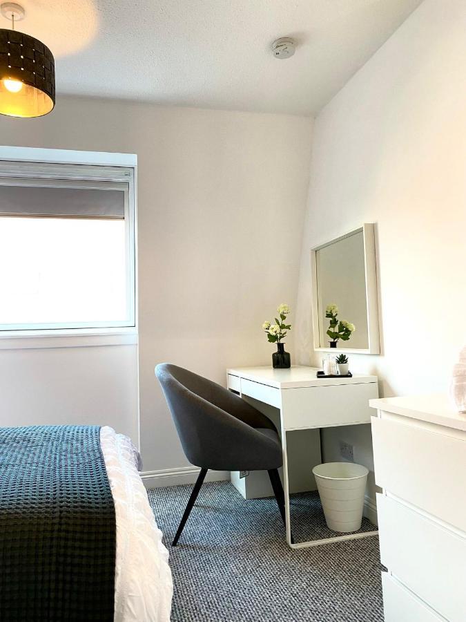 3 Bedroom - 2 Bathroom Townhouse In Corstorphine Near Murrayfield Stadium - Direct Bus To Edinburgh City Centre In 20 Minutes - Two Private Parking Spaces - Private Sunny Garden - Recently Refurbished Exteriér fotografie