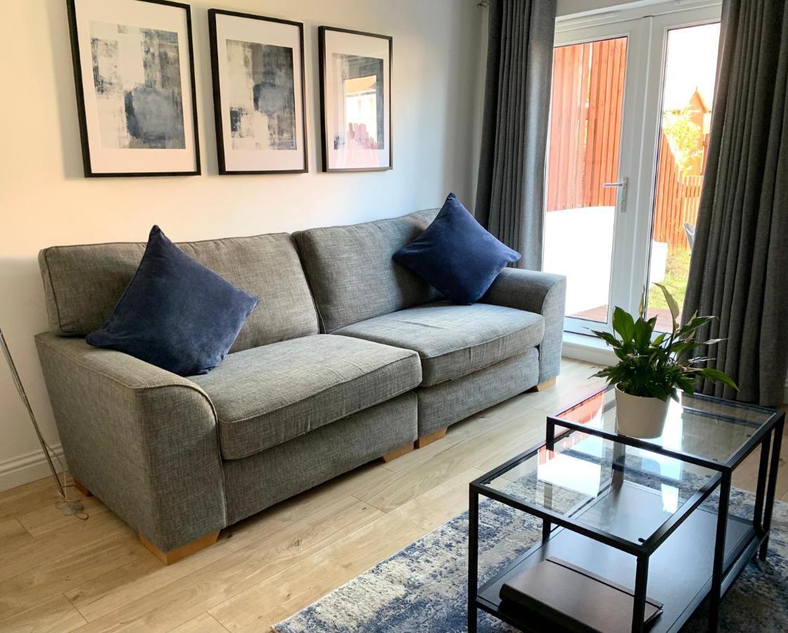 3 Bedroom - 2 Bathroom Townhouse In Corstorphine Near Murrayfield Stadium - Direct Bus To Edinburgh City Centre In 20 Minutes - Two Private Parking Spaces - Private Sunny Garden - Recently Refurbished Exteriér fotografie