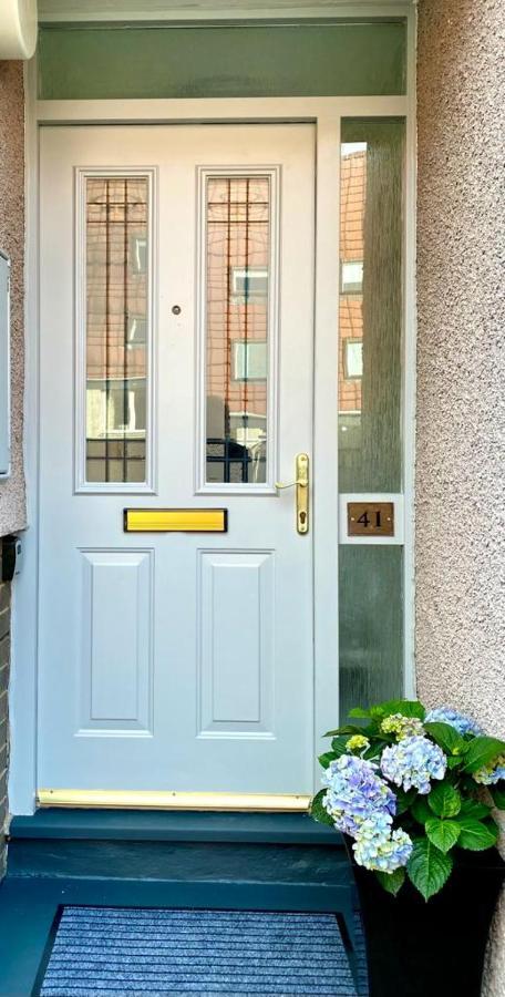 3 Bedroom - 2 Bathroom Townhouse In Corstorphine Near Murrayfield Stadium - Direct Bus To Edinburgh City Centre In 20 Minutes - Two Private Parking Spaces - Private Sunny Garden - Recently Refurbished Exteriér fotografie