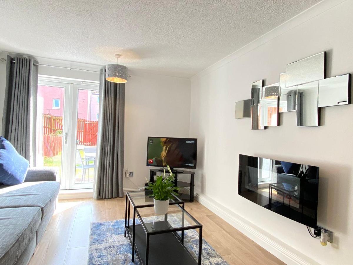 3 Bedroom - 2 Bathroom Townhouse In Corstorphine Near Murrayfield Stadium - Direct Bus To Edinburgh City Centre In 20 Minutes - Two Private Parking Spaces - Private Sunny Garden - Recently Refurbished Exteriér fotografie