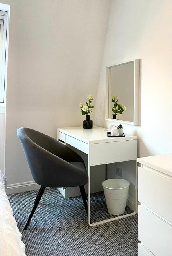 3 Bedroom - 2 Bathroom Townhouse In Corstorphine Near Murrayfield Stadium - Direct Bus To Edinburgh City Centre In 20 Minutes - Two Private Parking Spaces - Private Sunny Garden - Recently Refurbished Exteriér fotografie