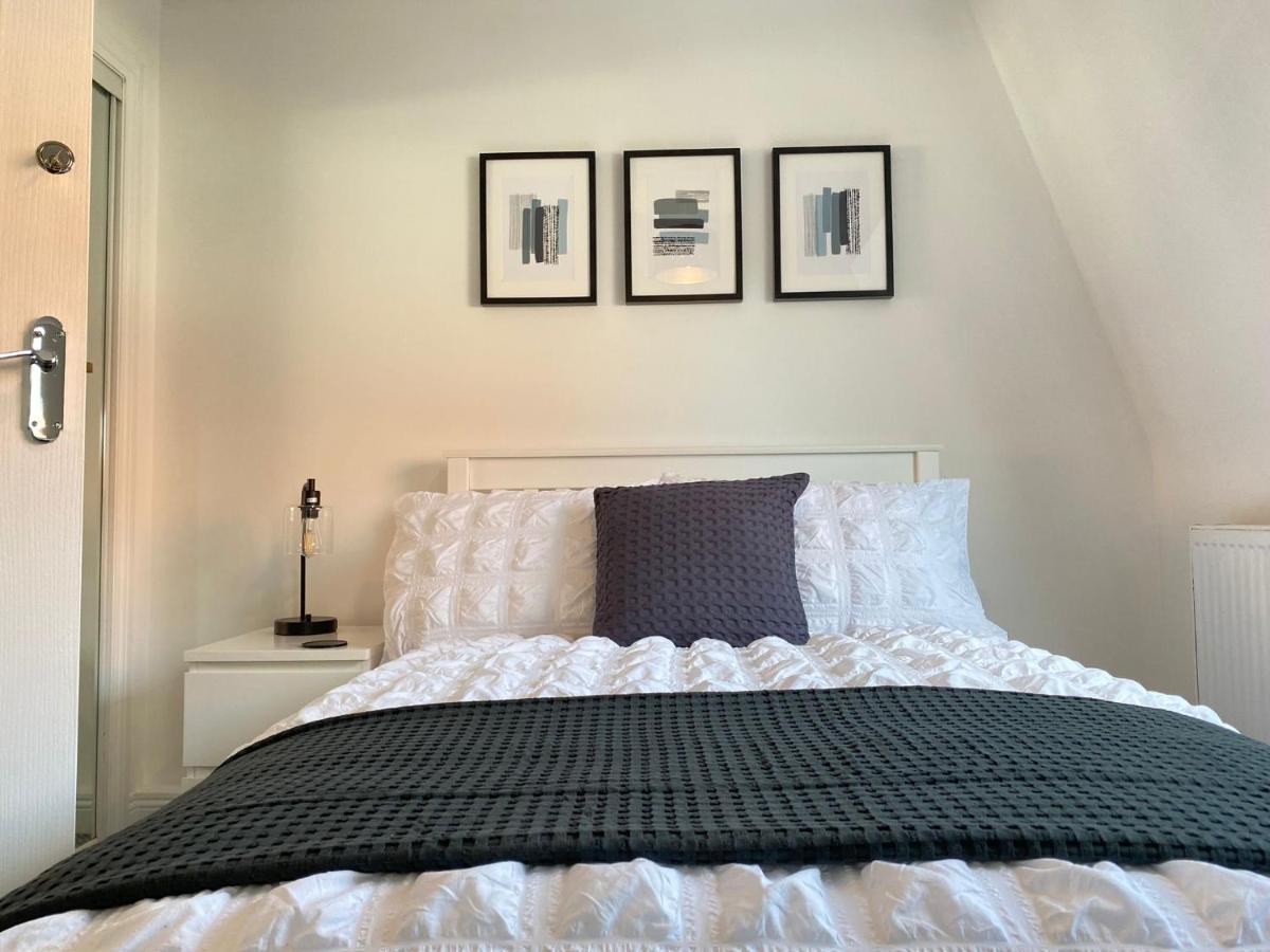 3 Bedroom - 2 Bathroom Townhouse In Corstorphine Near Murrayfield Stadium - Direct Bus To Edinburgh City Centre In 20 Minutes - Two Private Parking Spaces - Private Sunny Garden - Recently Refurbished Exteriér fotografie