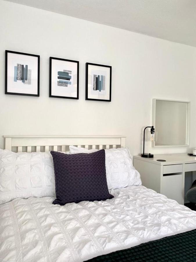 3 Bedroom - 2 Bathroom Townhouse In Corstorphine Near Murrayfield Stadium - Direct Bus To Edinburgh City Centre In 20 Minutes - Two Private Parking Spaces - Private Sunny Garden - Recently Refurbished Exteriér fotografie