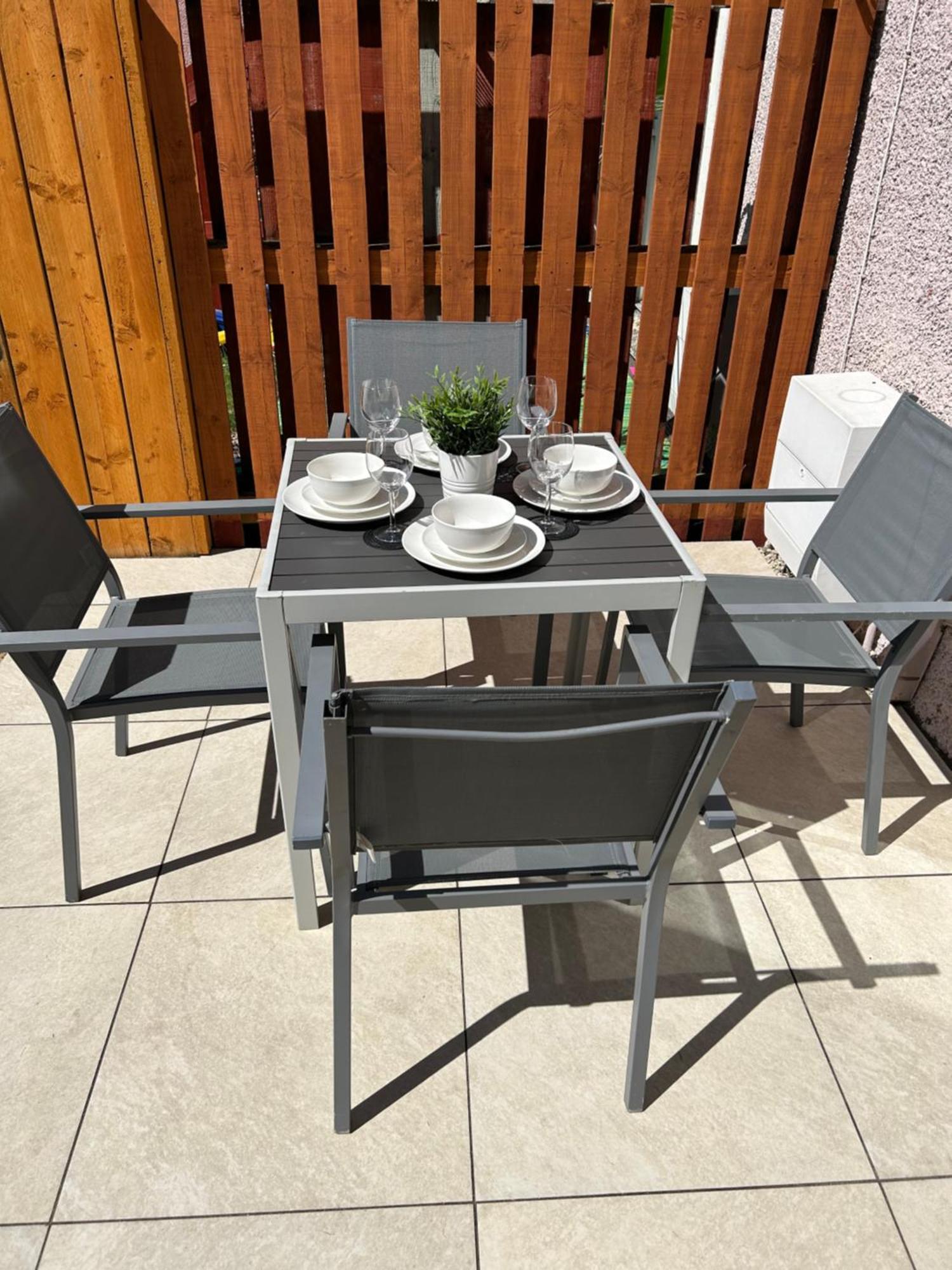 3 Bedroom - 2 Bathroom Townhouse In Corstorphine Near Murrayfield Stadium - Direct Bus To Edinburgh City Centre In 20 Minutes - Two Private Parking Spaces - Private Sunny Garden - Recently Refurbished Exteriér fotografie