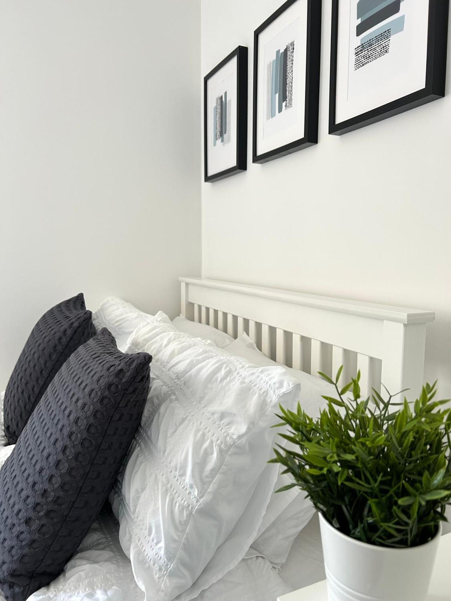 3 Bedroom - 2 Bathroom Townhouse In Corstorphine Near Murrayfield Stadium - Direct Bus To Edinburgh City Centre In 20 Minutes - Two Private Parking Spaces - Private Sunny Garden - Recently Refurbished Exteriér fotografie