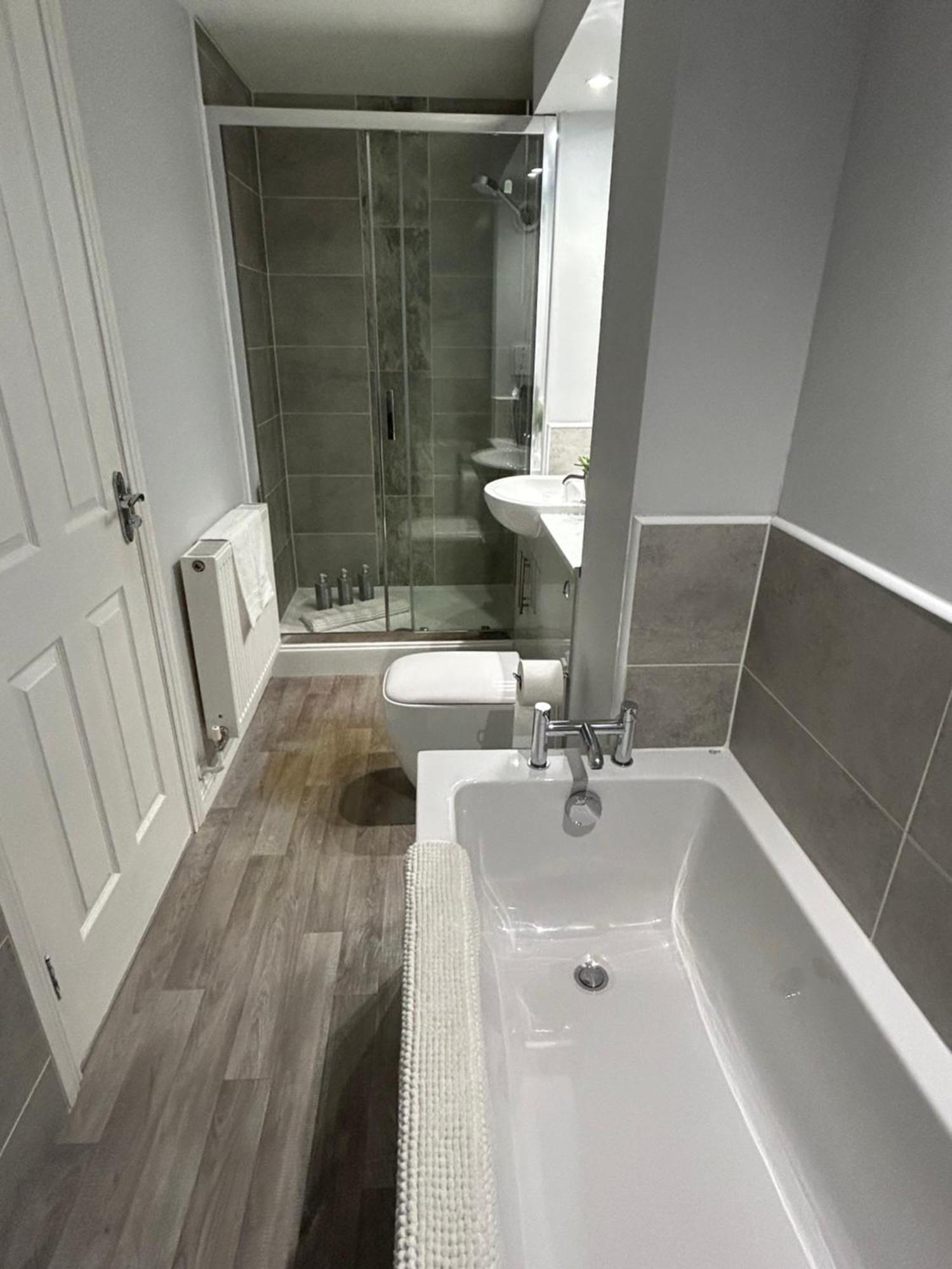 3 Bedroom - 2 Bathroom Townhouse In Corstorphine Near Murrayfield Stadium - Direct Bus To Edinburgh City Centre In 20 Minutes - Two Private Parking Spaces - Private Sunny Garden - Recently Refurbished Exteriér fotografie